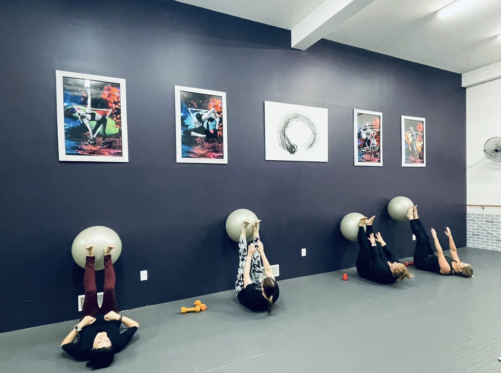 Core class using exercise balls